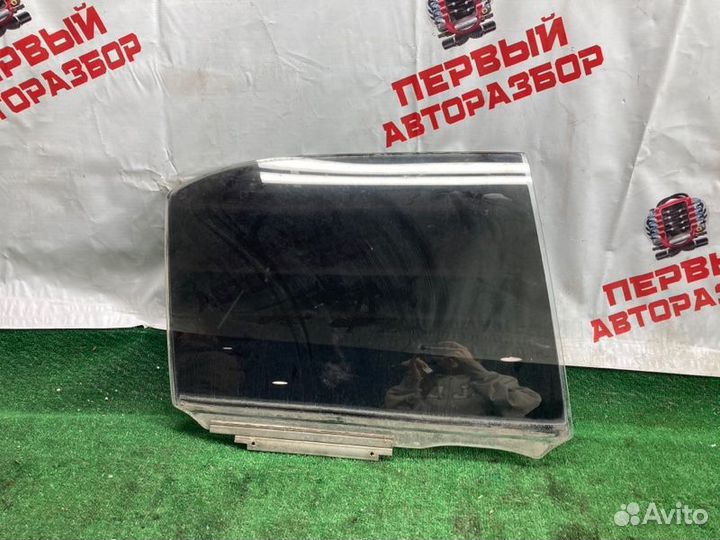 Стекло двери заднее правое Toyota Corolla E100