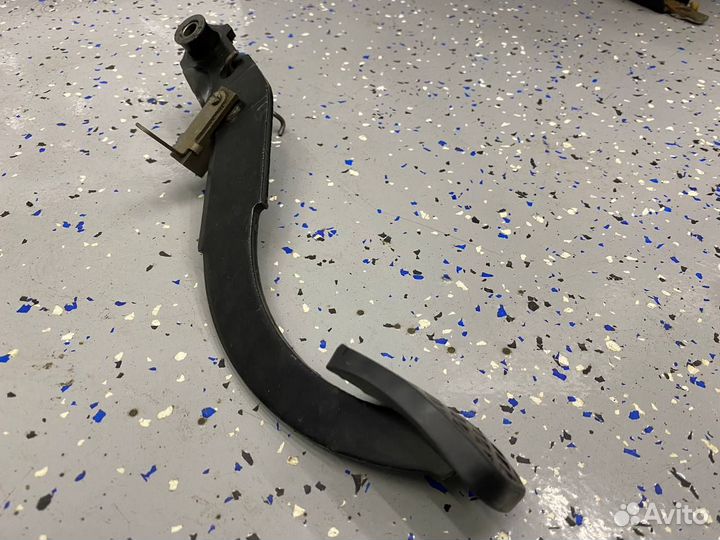 Педаль тормоза BMW E34 535 M30B35