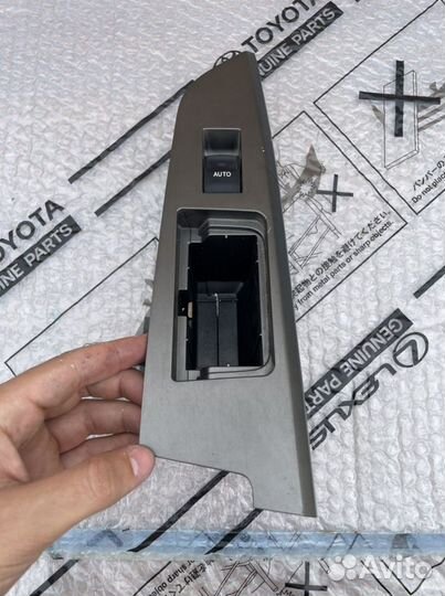 Накладка обшивки Toyota Land Cruiser 200
