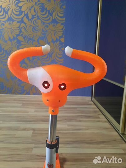 Детский самокат с музыкой и подсветкой