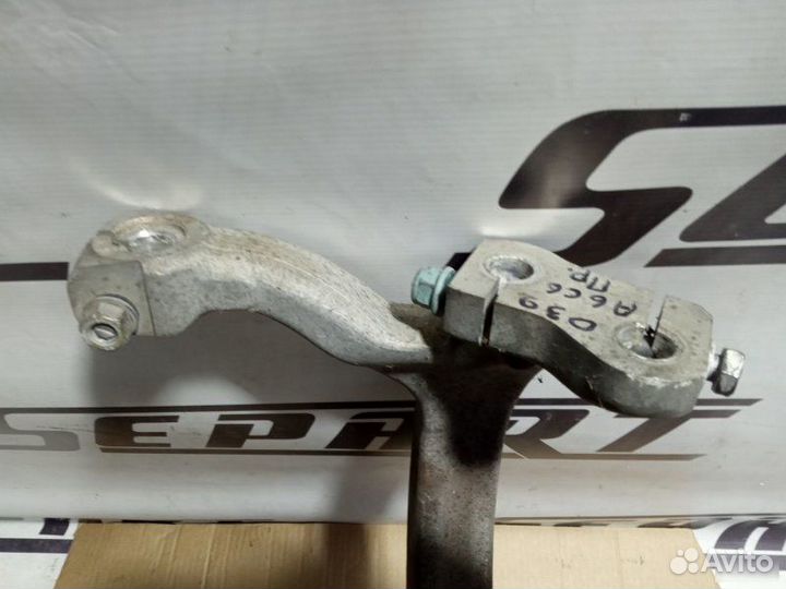 Поворотный кулак передний правый Audi A6 С6