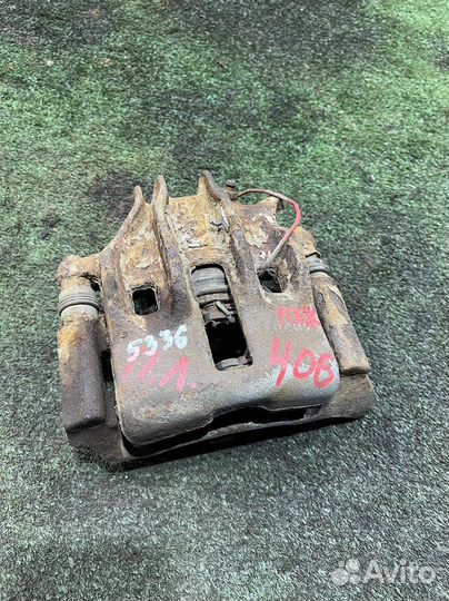 Суппорт передний левый Peugeot 406 1.8