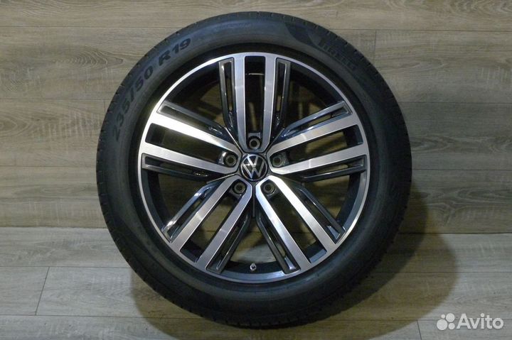 Комплект оригинальных колес R19 оригинал VW Tiguan