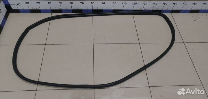 Уплотнитель (внутри) RAV 4 2013