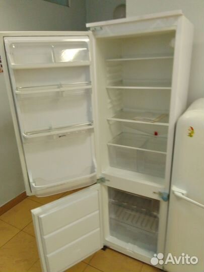 Холодильник Smeg CR235. Гарантия. Встройка