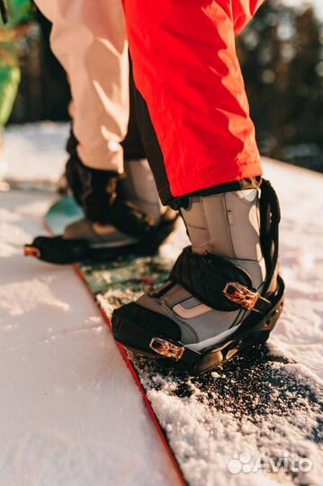 Сноуборд с креплениями 147