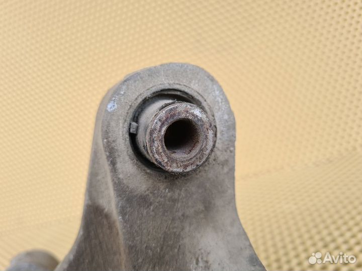 Кулак задний левый Infiniti M25 M37 Q70 Y51