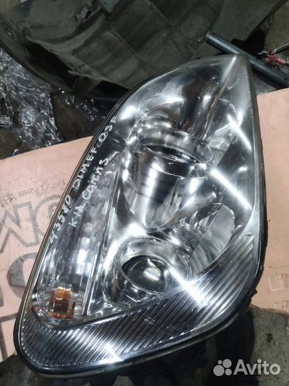 Фара правая Kia Carens UN D4EA 2008