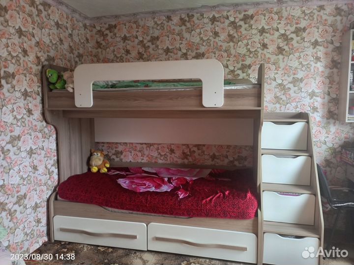 Кровать двухьярусная