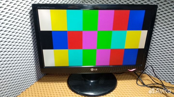 Широкоформатный ЖК монитор LG Flatron W1943SE