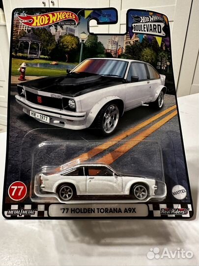 Hot Wheels Premium Boulevard 76-80