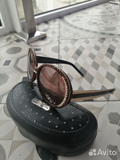 Солнцезащитные очки женские брендовые