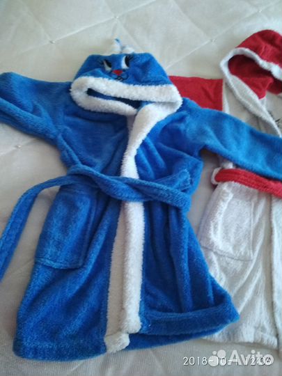 Продам 2 халатика