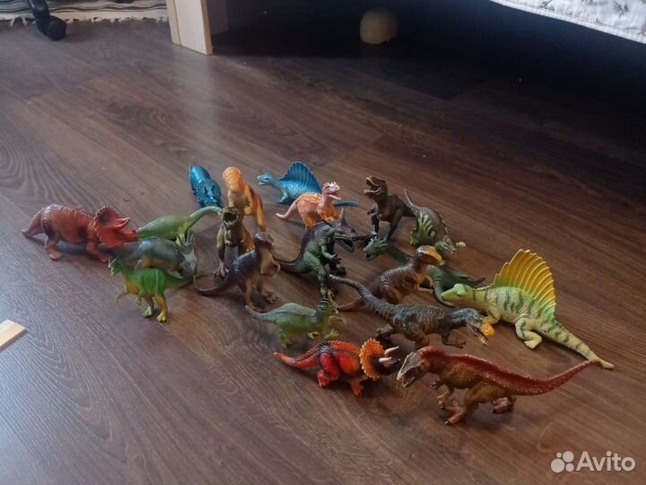 Фигурки динозавров