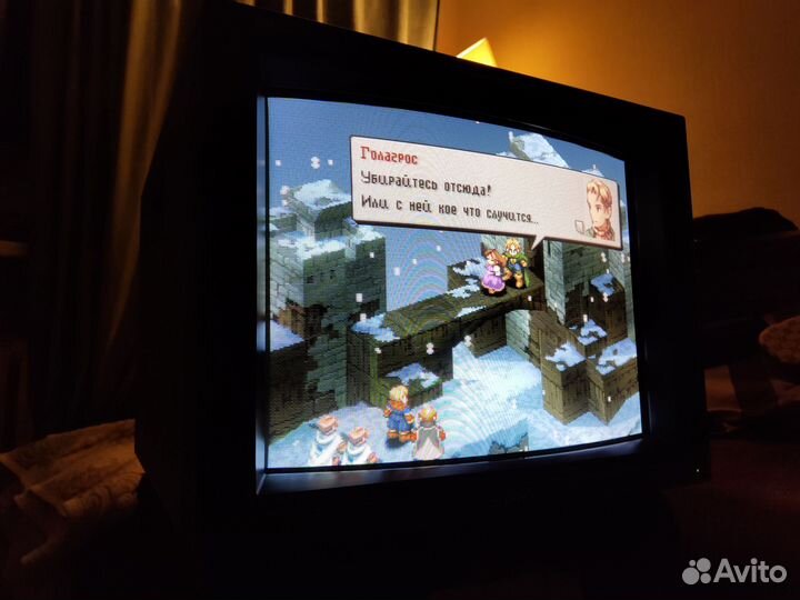 Sony PVM 14L4 (800 строк)
