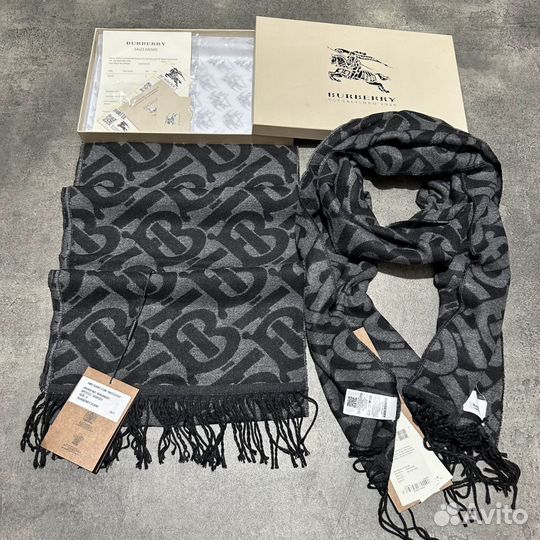 Шарф в коробке с документами burberry