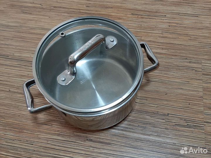 Кастрюля фирменная Tefal (Франция) обьем 2,2л
