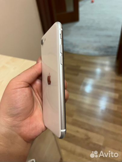 iPhone SE (2020), 64 ГБ