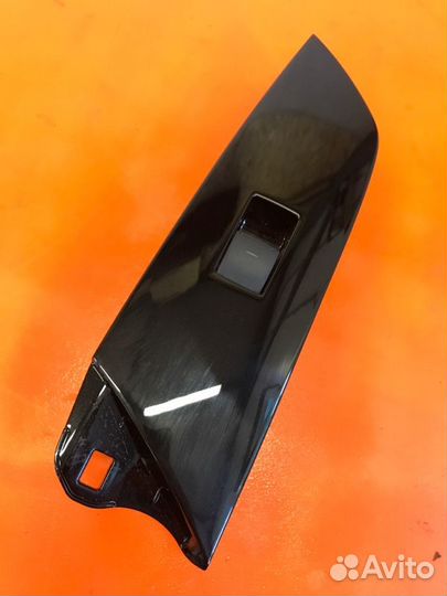 Кнопка стеклоподъемника передняя левая Toyota