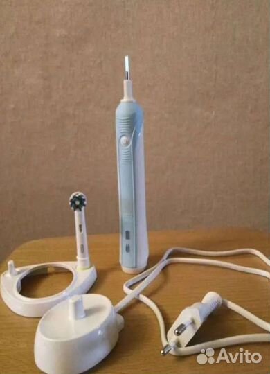 Зубная щетка Braun Oral-B Pro1 CrossAction