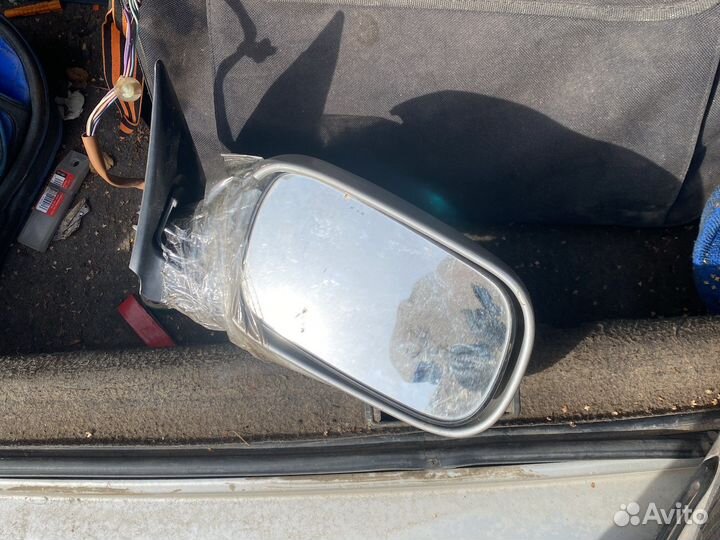 Зеркало правое subaru legacy be5 B4