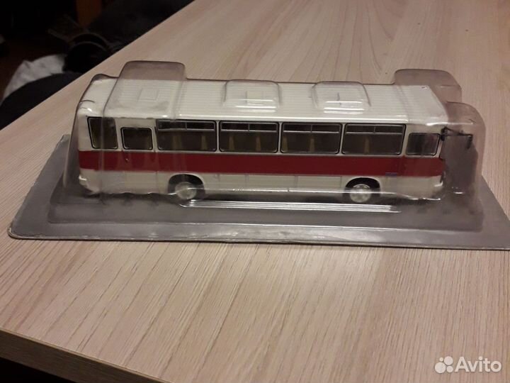 Модель автомобиля 1:72