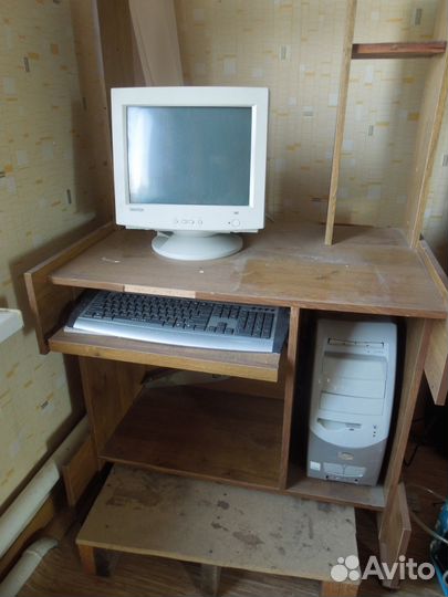 Компьютерный стол