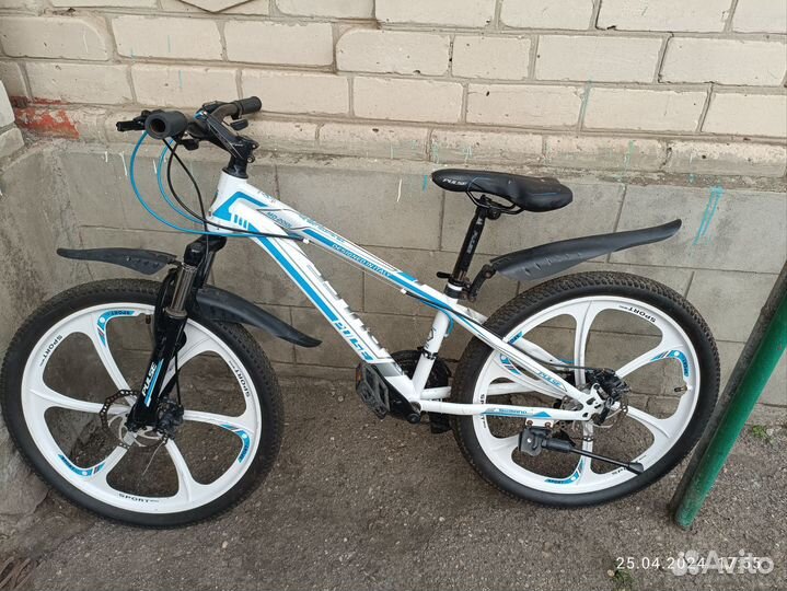 Велосипед полу-горный 