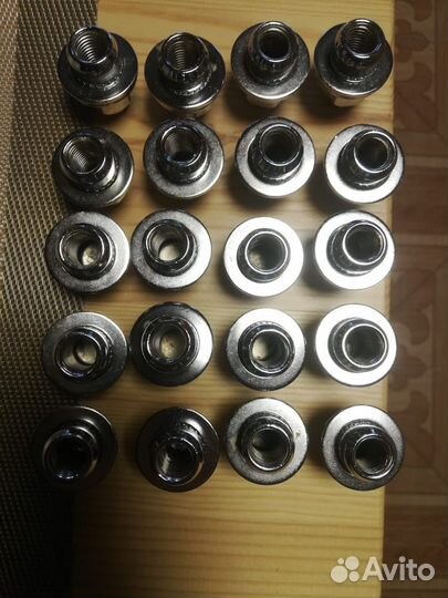 Range rover гайки 12 x 1,5 оригинал