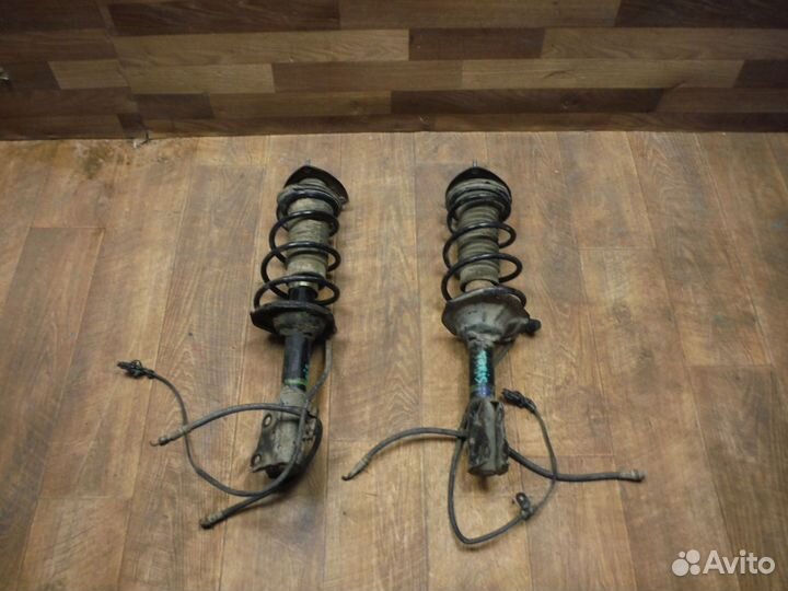 Амортизатор передний правый Toyota Yaris 2005