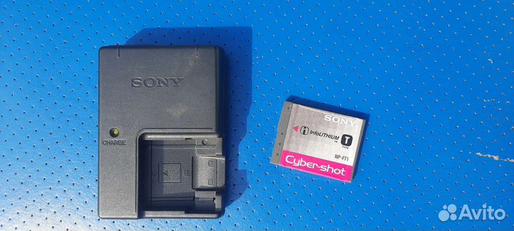 Зарядное устройство и аккумулятор sony