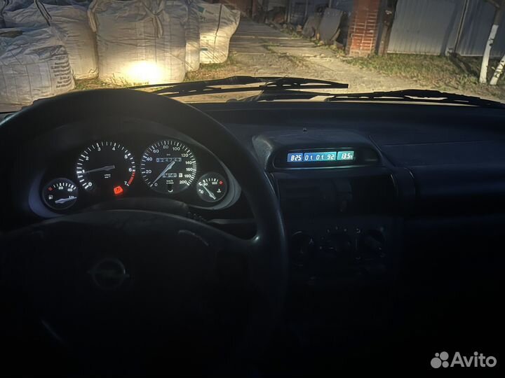 Opel Corsa 1.0 МТ, 1997, битый, 324 747 км