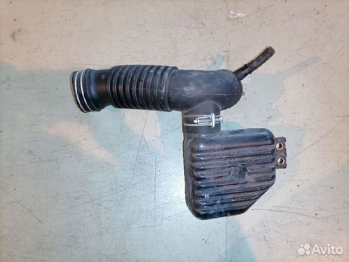 Патрубок воздушного фильтра 17881-74830 Toyota Tow