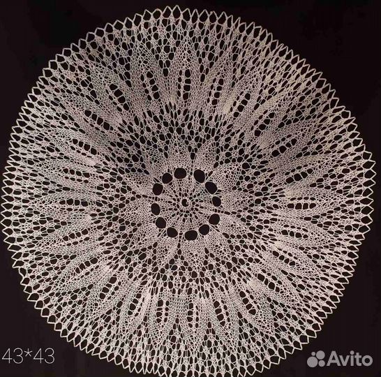 Ажурная вязаная салфетка спицами