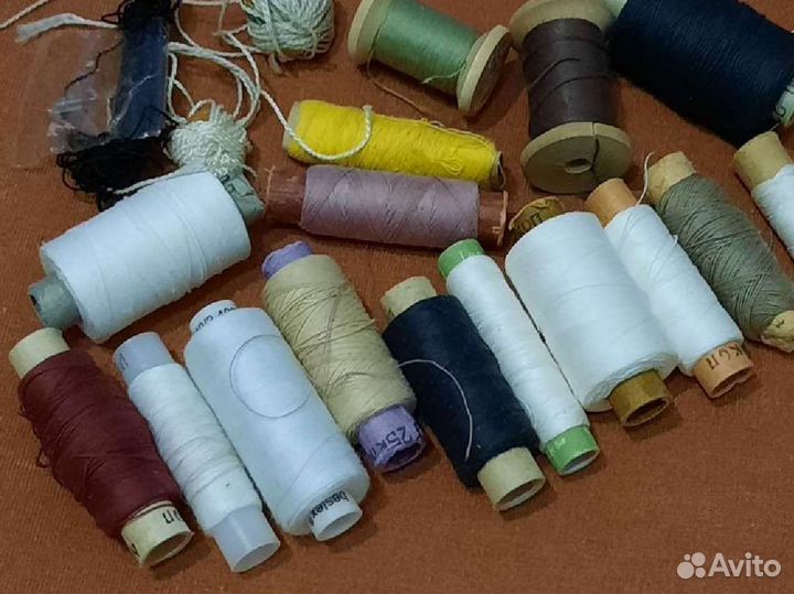 Набор ниток для вязания и набор для шитья