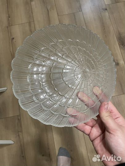 Набор столовой посуды (в подврок бокалы )