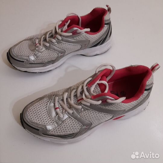 Кроссовки беговые