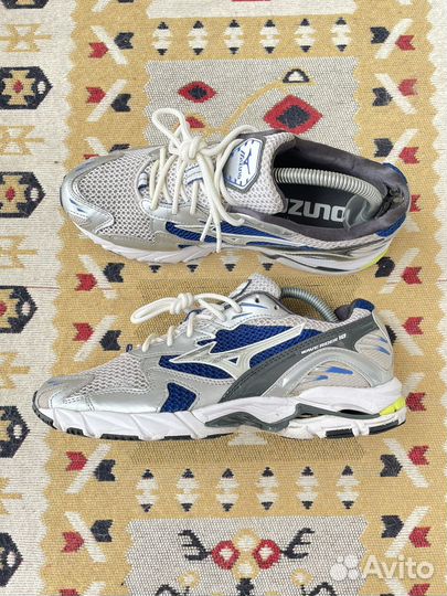 Mizuno wave rider 10