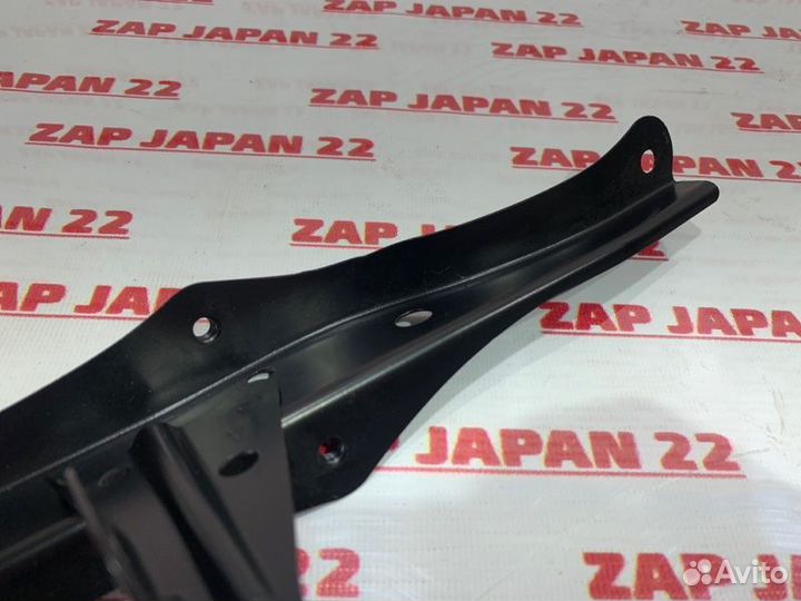 Кронштейн замка капота Toyota Land Cruiser Prado