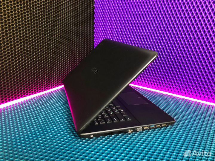 Ноутбук Asus с большим экраном 17.3