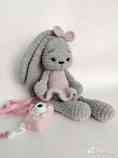 Вязаная игрушка зайка ручная работа