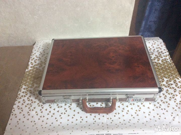 Кухонный набор вилок и ножей