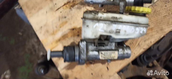 Главный тормозной цилиндр Chrysler Sebring 2