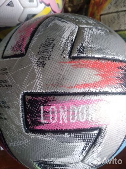 Футбольные мячи