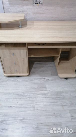 Письменный стол