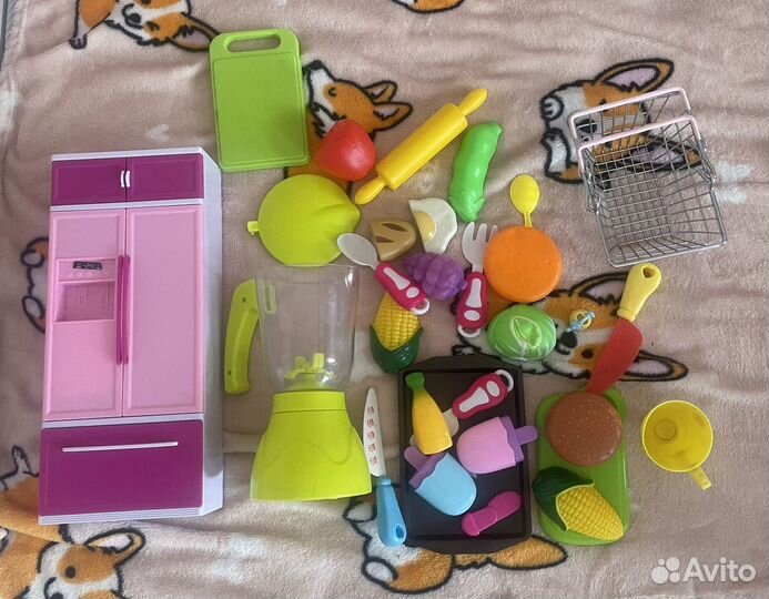 Игрушечная посуда и еда