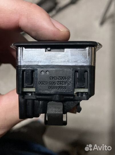 Кнопка открывания багажника Mercedes E 212 A212905