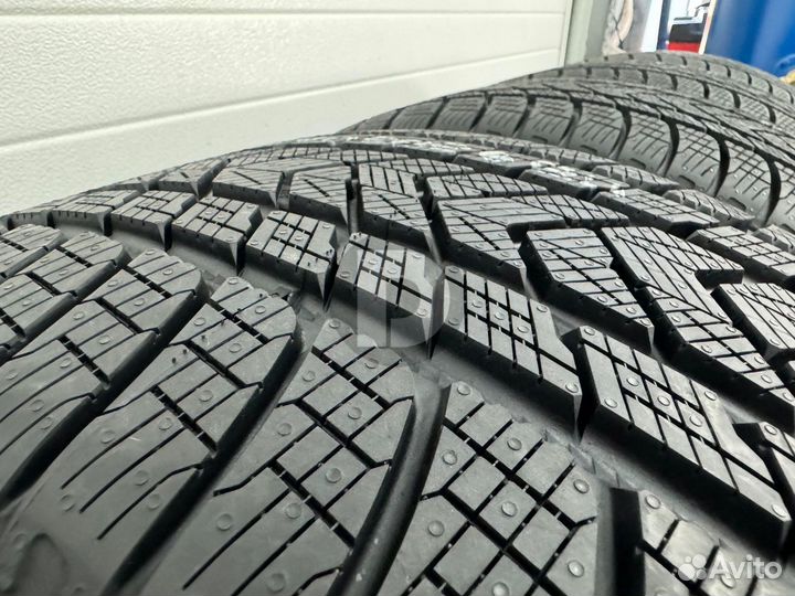 Pirelli Scorpion Winter 265/40 R21 и 295/35 R21 105V