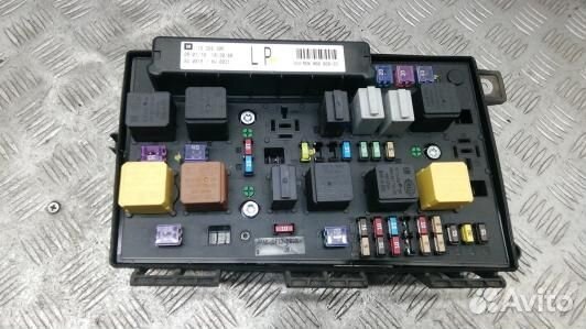 Блок предохранителей opel zafira B (HBR05M101)