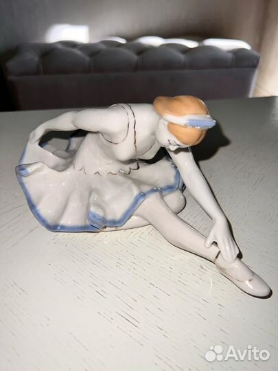 Фарфоровая Статуэтка